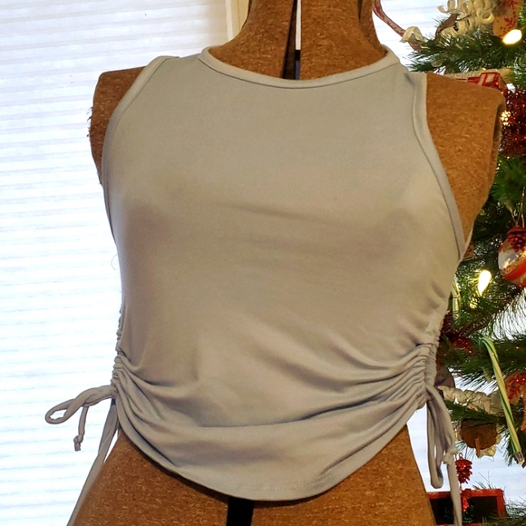 3/$25 Adjustable side tie crop top sz small - Picture 7 of 9